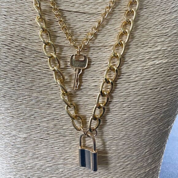 💫 BoHo Gold Tone Lock Key Layered Necklace🌻✨ - Picture 3 of 6